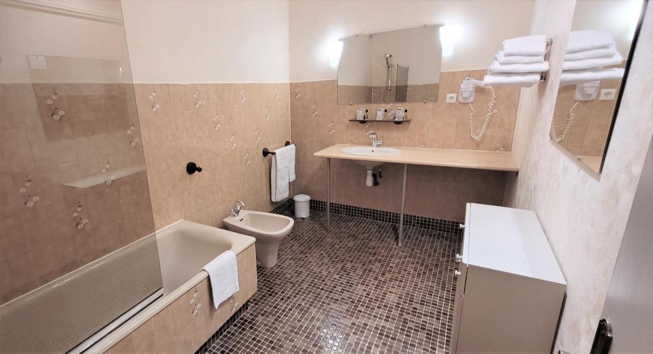 Nouvel Hotel Lons-le-Saunier Bagian luar foto