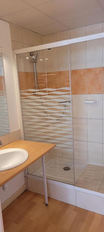 Nouvel Hotel Lons-le-Saunier Bagian luar foto