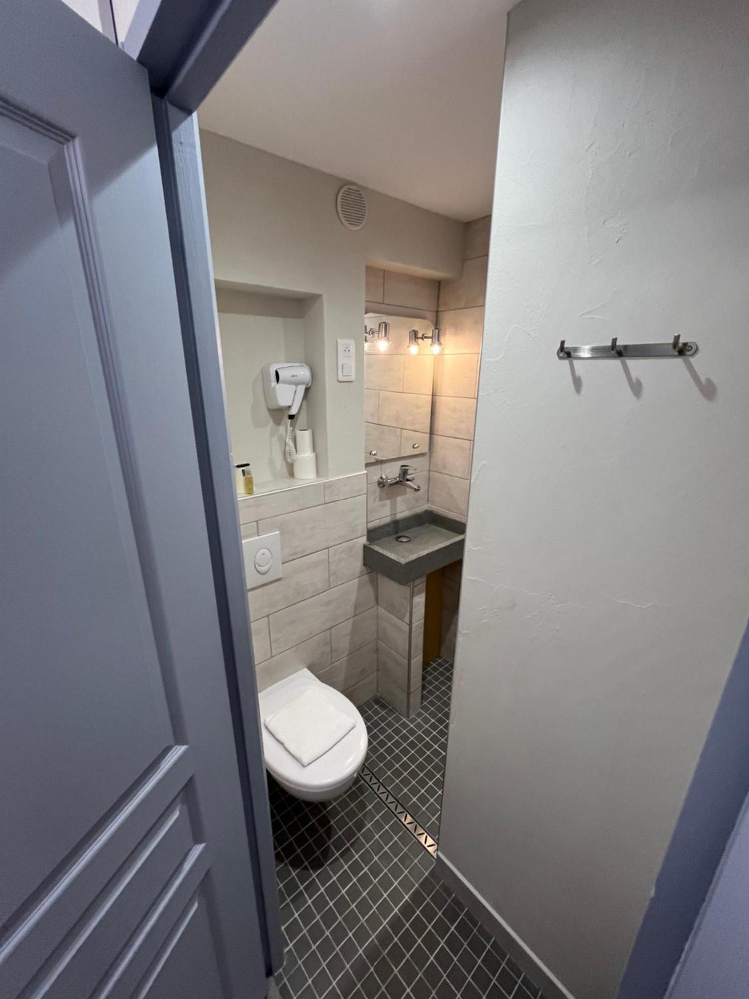 Nouvel Hotel Lons-le-Saunier Bagian luar foto