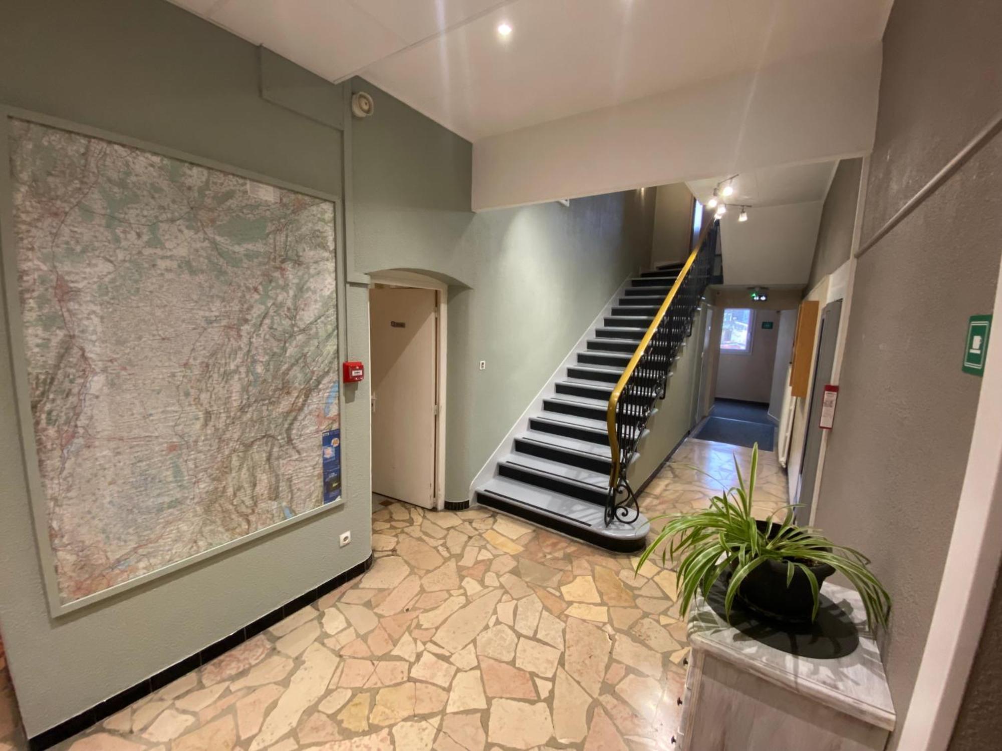 Nouvel Hotel Lons-le-Saunier Bagian luar foto