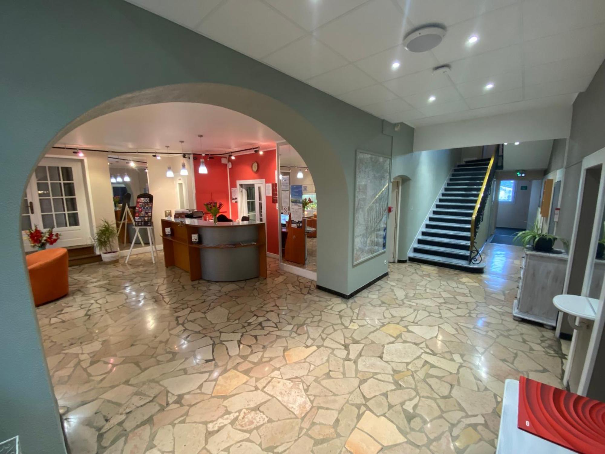 Nouvel Hotel Lons-le-Saunier Bagian luar foto
