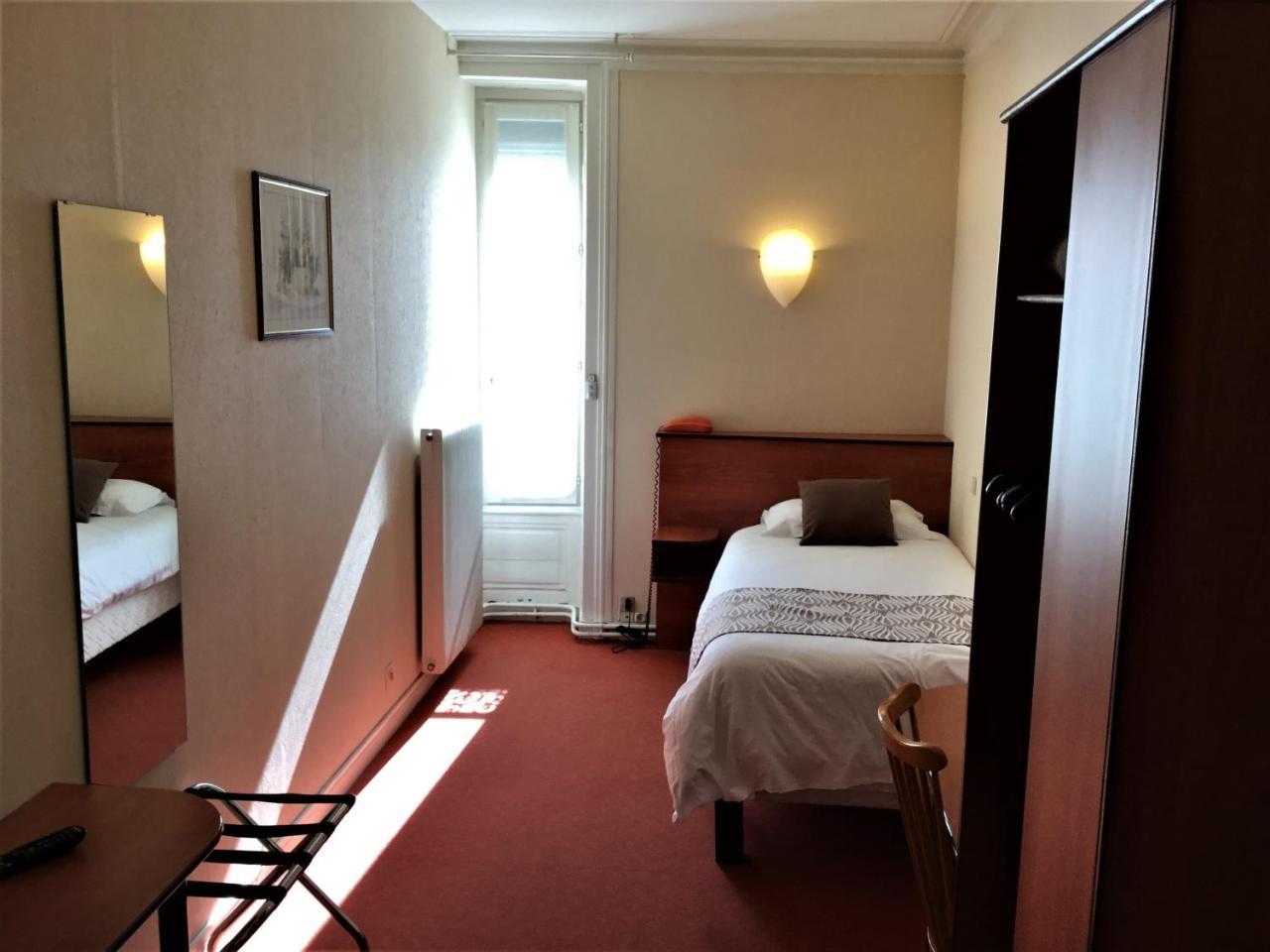Nouvel Hotel Lons-le-Saunier Bagian luar foto